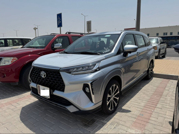 تويوتا  فيلوز  2025  اوتوماتيك  0 كم  4 سلندر  دفع خلفي  اس يو في  فضي  تحت الضمان