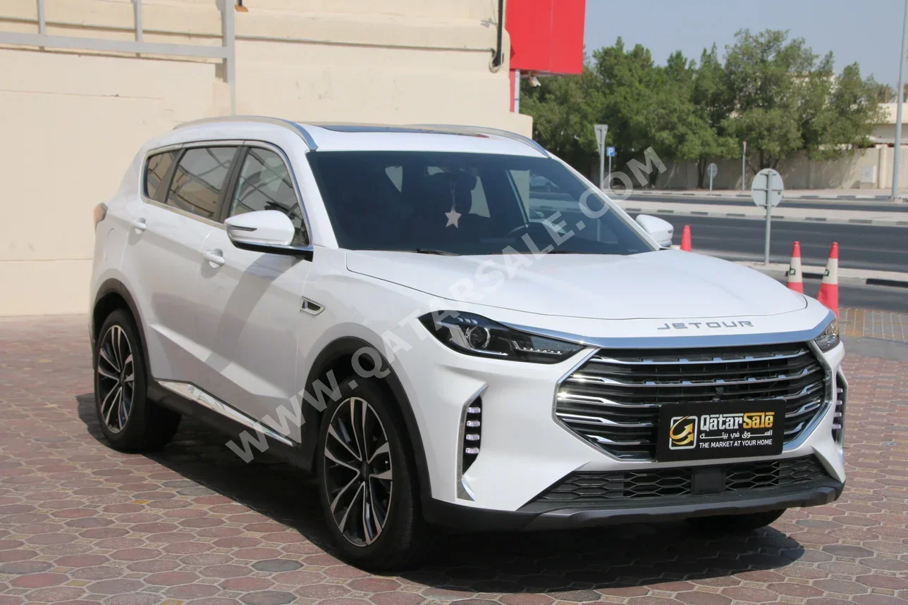 Jetour  X70  2025  Automatic  17,000 Km  4 Cylinder  Front Wheel Drive (FWD)  SUV  White  With Warranty