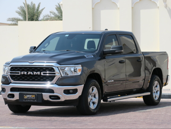 Dodge  Ram  Big Horn  2024  Automatic  35,000 Km  8 Cylinder  Four Wheel Drive (4WD)  Pick Up  Gray  With Warranty
