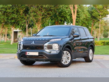 متسوبيشي  أوت لاندر  4 سلندر  2x4  رمادي  2025