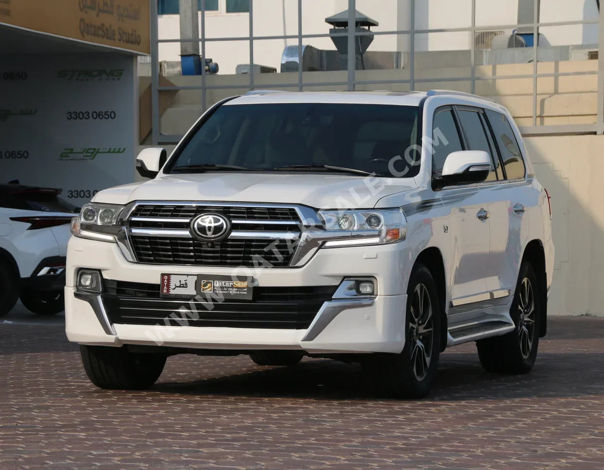 Toyota  Land Cruiser  VXR  2019  Automatic  145,000 Km  8 Cylinder  Four Wheel Drive (4WD)  SUV  White