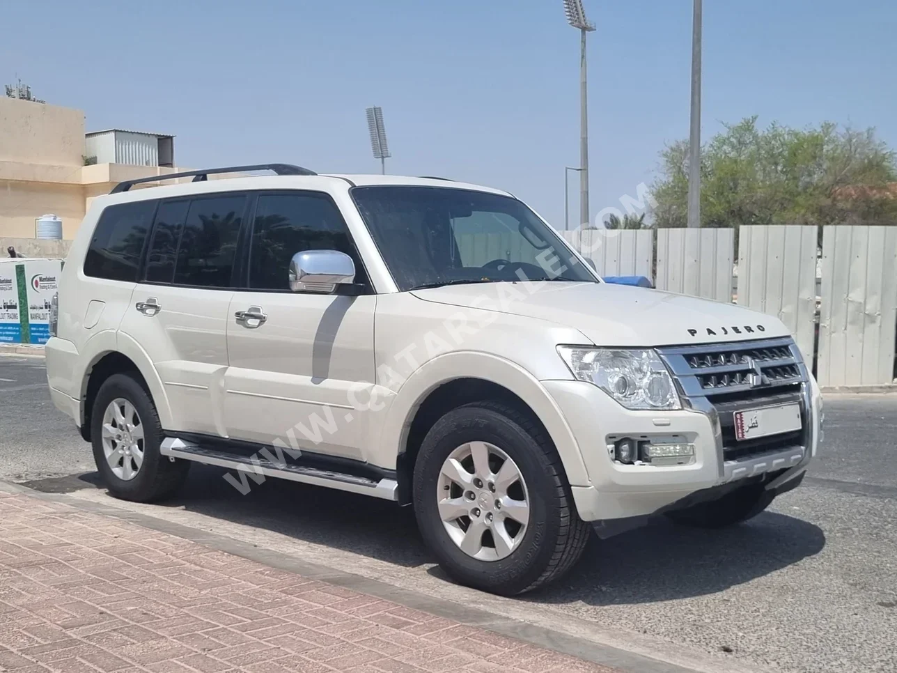 Mitsubishi  Pajero  GLS  2016  Automatic  102,000 Km  6 Cylinder  Four Wheel Drive (4WD)  SUV  White