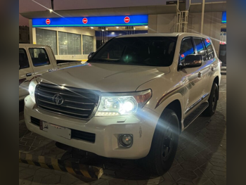 Toyota  Land Cruiser  GXR  2013  Automatic  305,965 Km  8 Cylinder  Four Wheel Drive (4WD)  SUV  White