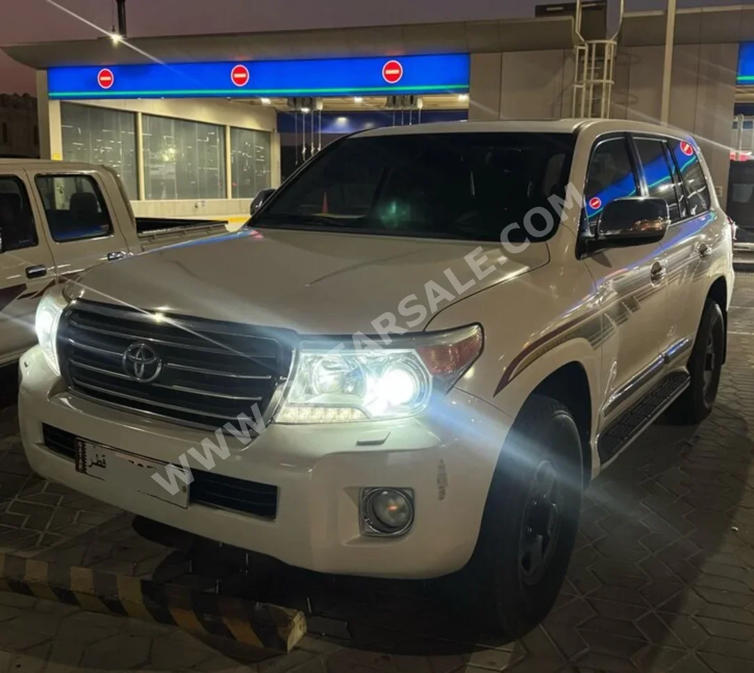 Toyota  Land Cruiser  GXR  2013  Automatic  305,965 Km  8 Cylinder  Four Wheel Drive (4WD)  SUV  White