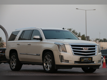 Cadillac  Escalade  2015  Automatic  120,000 Km  8 Cylinder  Four Wheel Drive (4WD)  SUV  White
