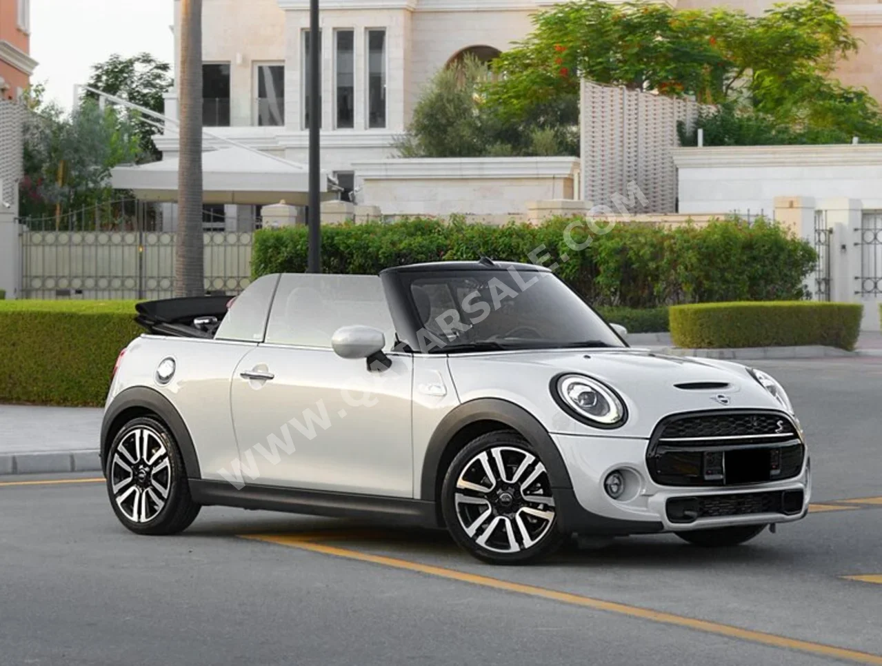 Mini  Cooper  S  2020  Automatic  34,500 Km  4 Cylinder  Front Wheel Drive (FWD)  Convertible  Pearl