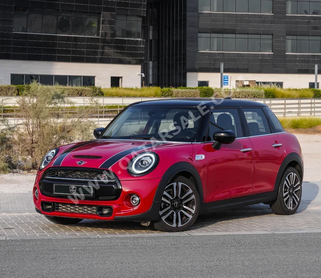 Mini  Cooper  S  2021  Automatic  39,000 Km  4 Cylinder  Front Wheel Drive (FWD)  Hatchback  Red  With Warranty