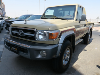 Toyota  Land Cruiser  LX  2016  Manual  285,000 Km  6 Cylinder  Four Wheel Drive (4WD)  Pick Up  Beige
