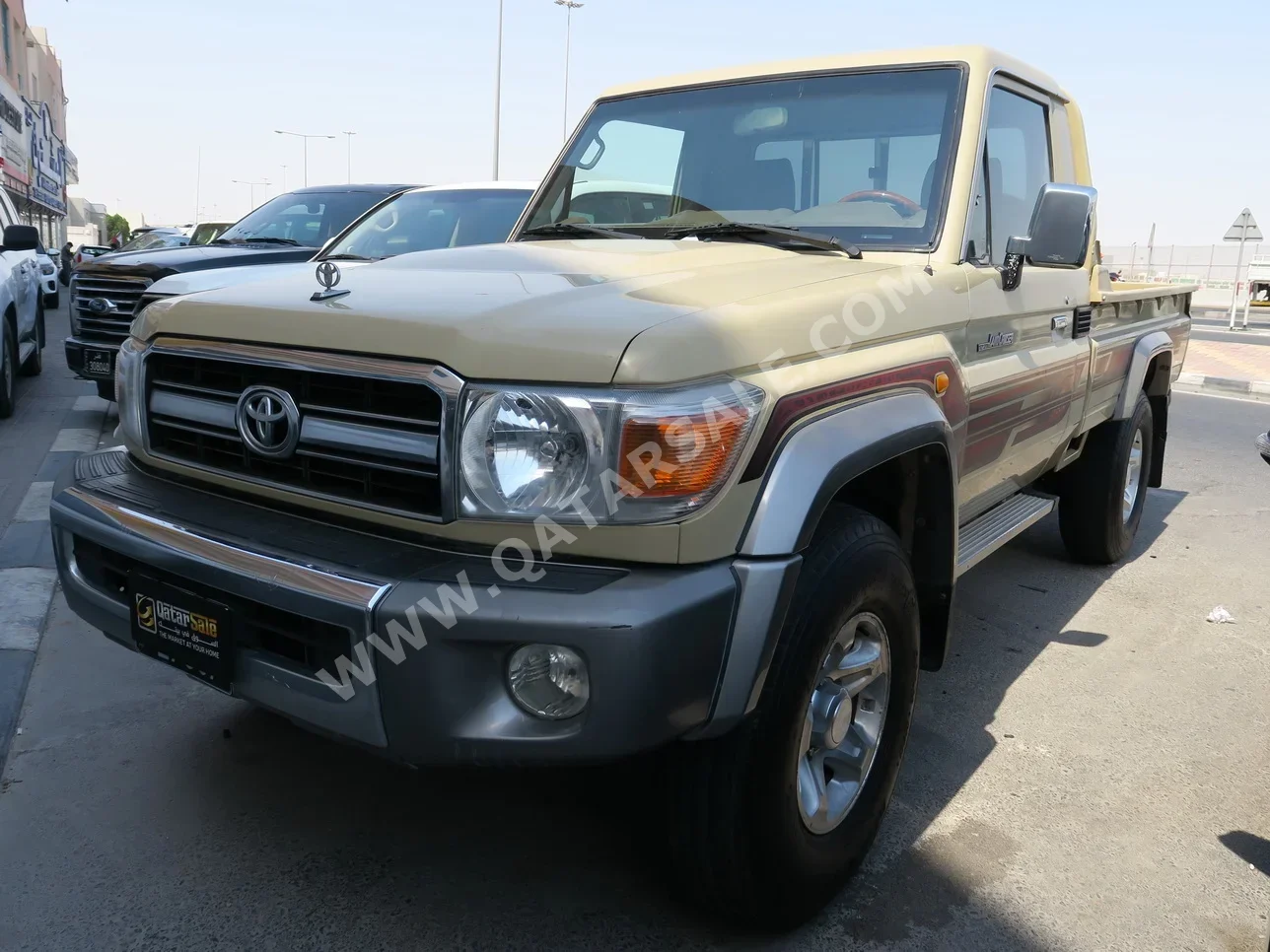 Toyota  Land Cruiser  LX  2016  Manual  285,000 Km  6 Cylinder  Four Wheel Drive (4WD)  Pick Up  Beige