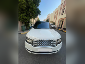 Land Rover  Range Rover  Vogue  2016  Automatic  126,000 Km  8 Cylinder  Four Wheel Drive (4WD)  SUV  White and Black