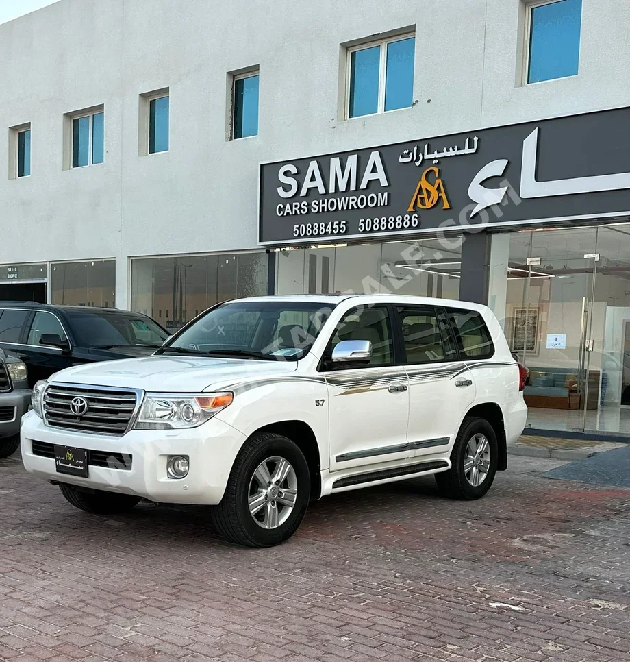 Toyota  Land Cruiser  VXR  2014  Automatic  450,000 Km  8 Cylinder  Four Wheel Drive (4WD)  SUV  White