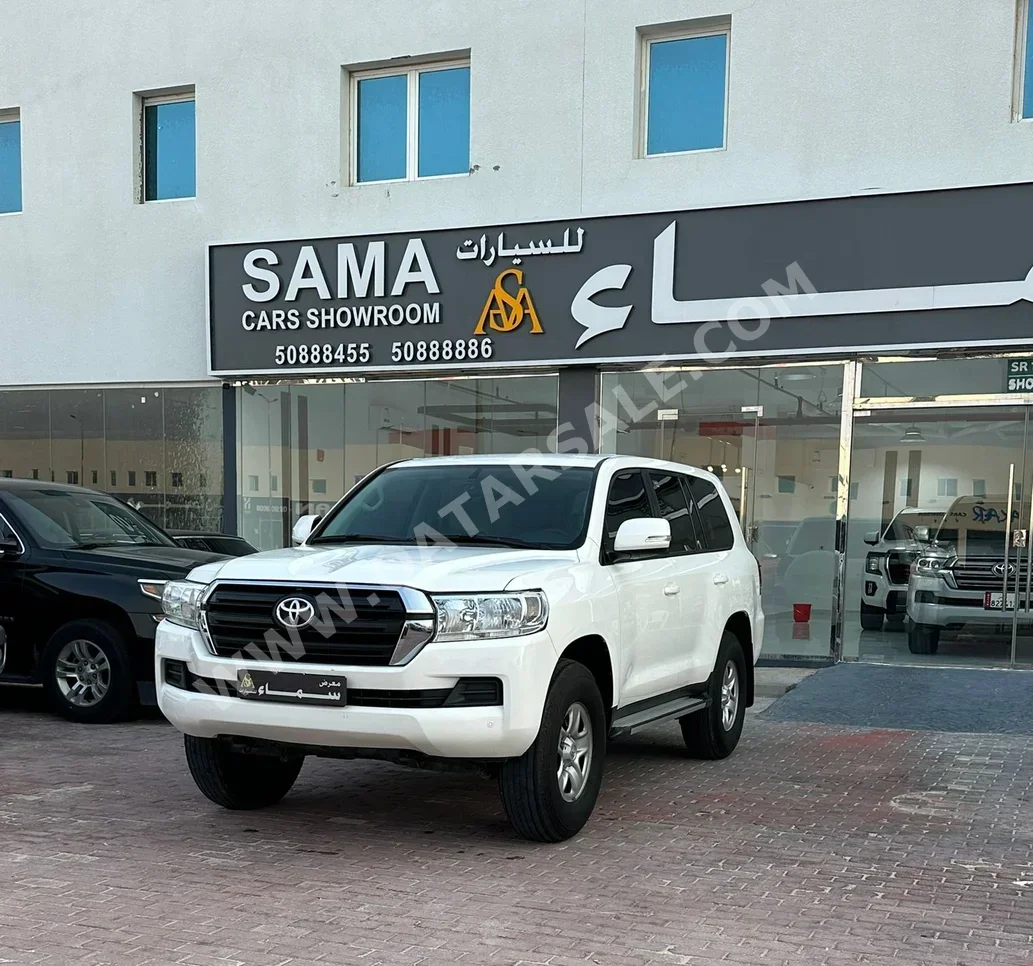 تويوتا  لاند كروزر  جي  2021  اوتوماتيك  220,000 كم  6 سلندر  دفع رباعي  اس يو في  أبيض