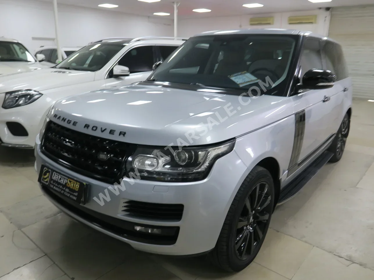 Land Rover  Range Rover  Vogue  2015  Automatic  210,000 Km  8 Cylinder  Four Wheel Drive (4WD)  SUV  Silver