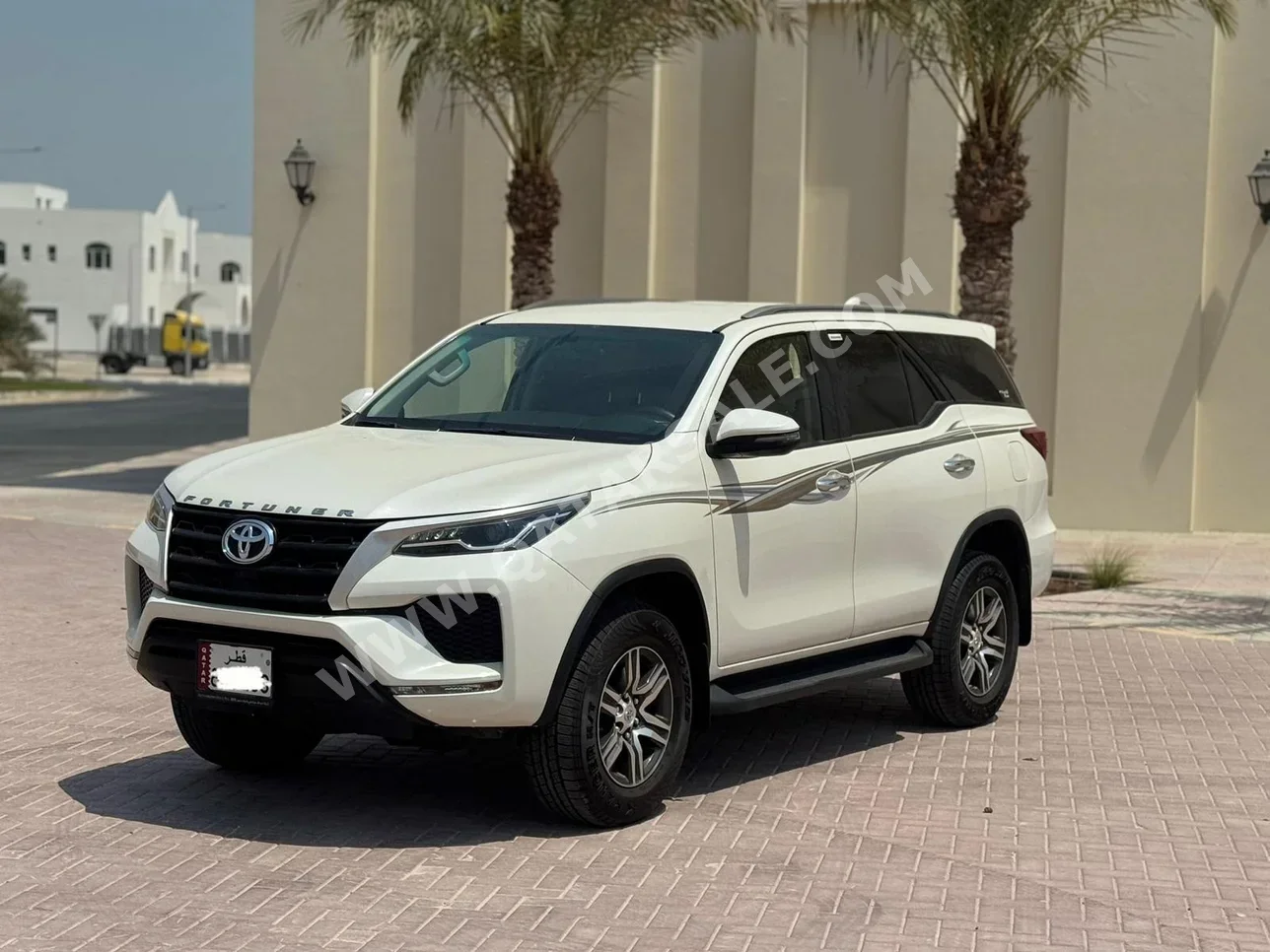 Toyota  Fortuner  SR5  2022  Automatic  80,000 Km  4 Cylinder  Four Wheel Drive (4WD)  SUV  White