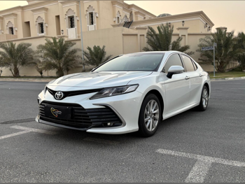 Toyota  Camry  GLE  2023  Automatic  14,000 Km  4 Cylinder  Front Wheel Drive (FWD)  Sedan  White