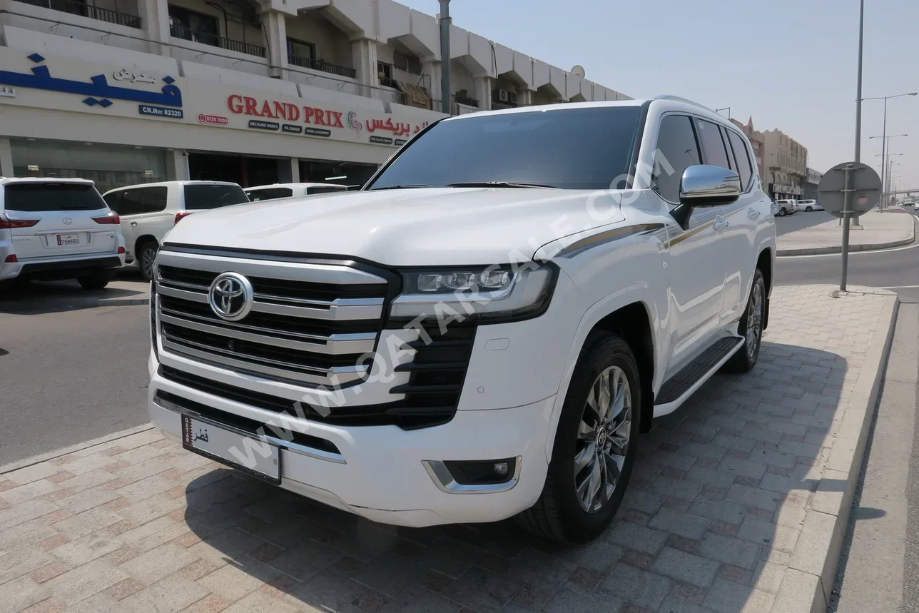 Toyota  Land Cruiser  VX Twin Turbo  2022  Automatic  82,000 Km  6 Cylinder  Four Wheel Drive (4WD)  SUV  White  With Warranty