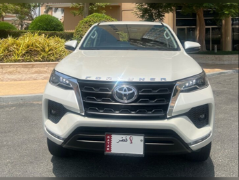 Toyota  Fortuner  2022  Automatic  49,000 Km  6 Cylinder  Four Wheel Drive (4WD)  SUV  White