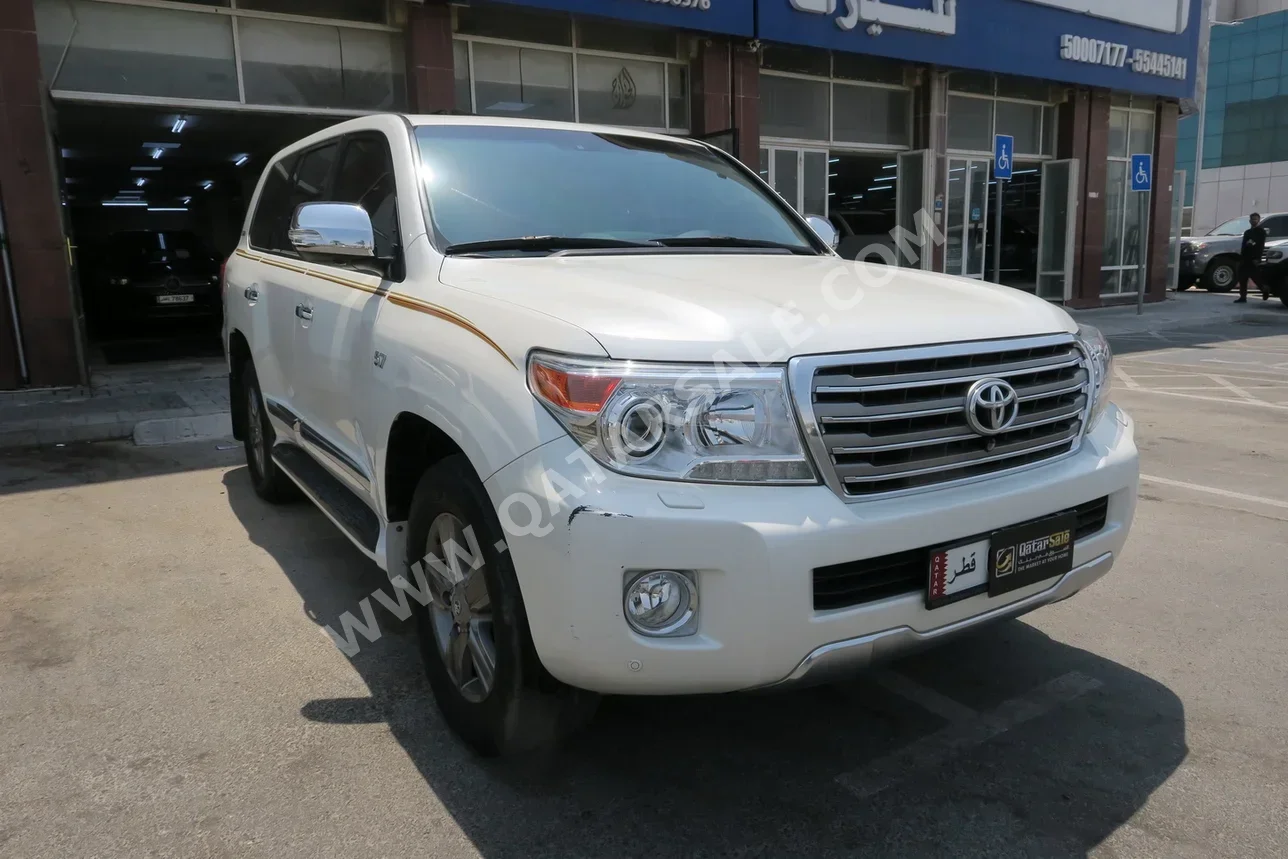 Toyota  Land Cruiser  VXR  2015  Automatic  174,000 Km  8 Cylinder  Four Wheel Drive (4WD)  SUV  White