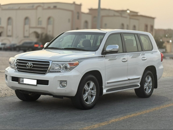 Toyota  Land Cruiser  GXR  2014  Automatic  384,000 Km  8 Cylinder  Four Wheel Drive (4WD)  SUV  White