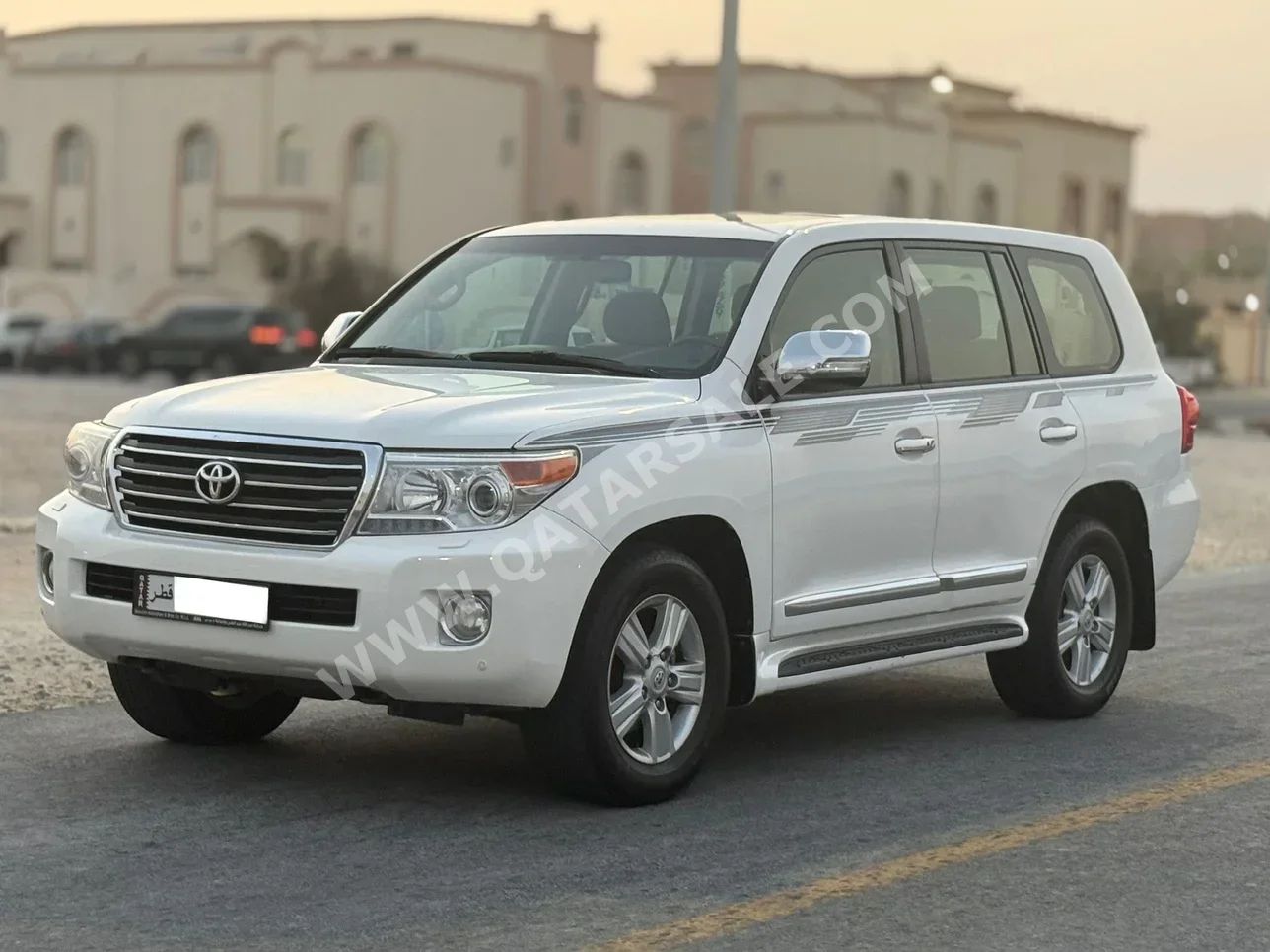 Toyota  Land Cruiser  GXR  2014  Automatic  384,000 Km  8 Cylinder  Four Wheel Drive (4WD)  SUV  White