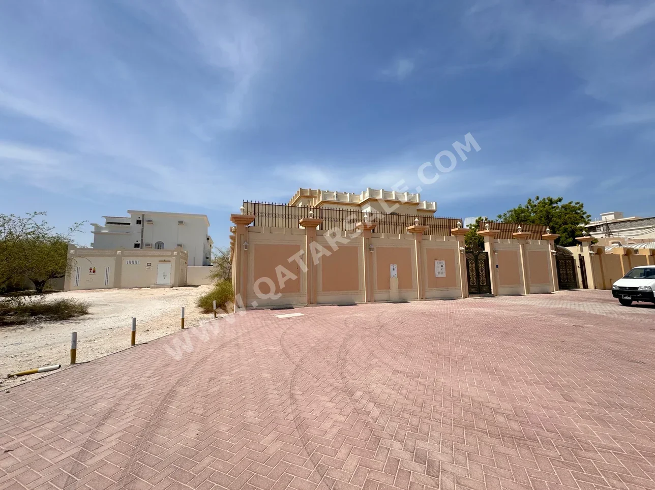 سكن عائلي  - غير مفروشة  - الدوحة  - عنيزة  - 7 غرف نوم