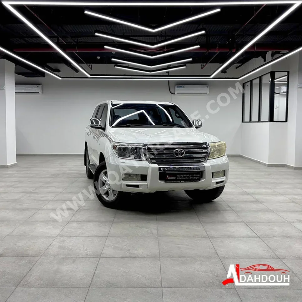 Toyota  Land Cruiser  VXR  2010  Automatic  320,000 Km  8 Cylinder  Four Wheel Drive (4WD)  SUV  White