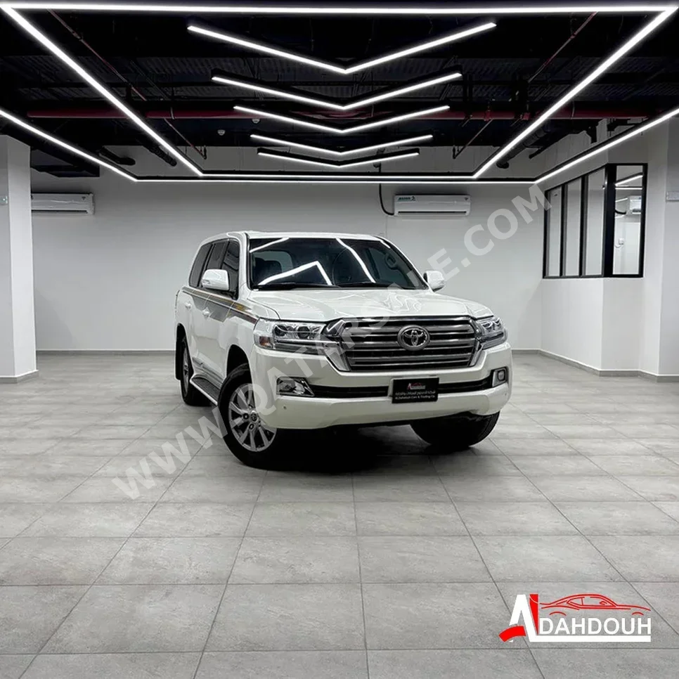 Toyota  Land Cruiser  GXR  2016  Automatic  333,000 Km  8 Cylinder  Four Wheel Drive (4WD)  SUV  Pearl