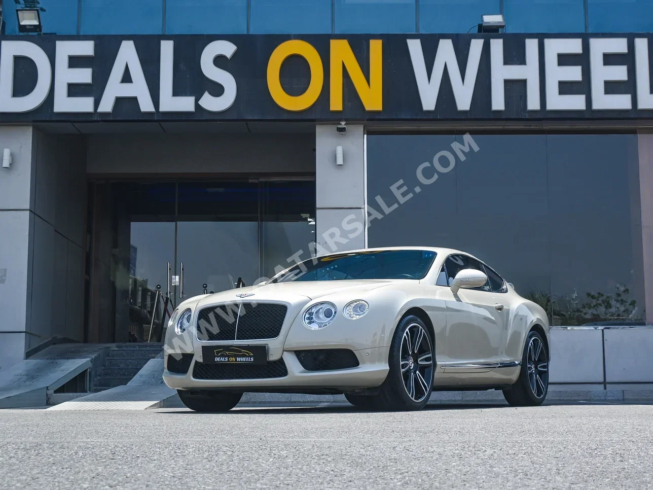 Bentley  Continental  GT  2014  Automatic  40,000 Km  8 Cylinder  All Wheel Drive (AWD)  Coupe / Sport  Cream