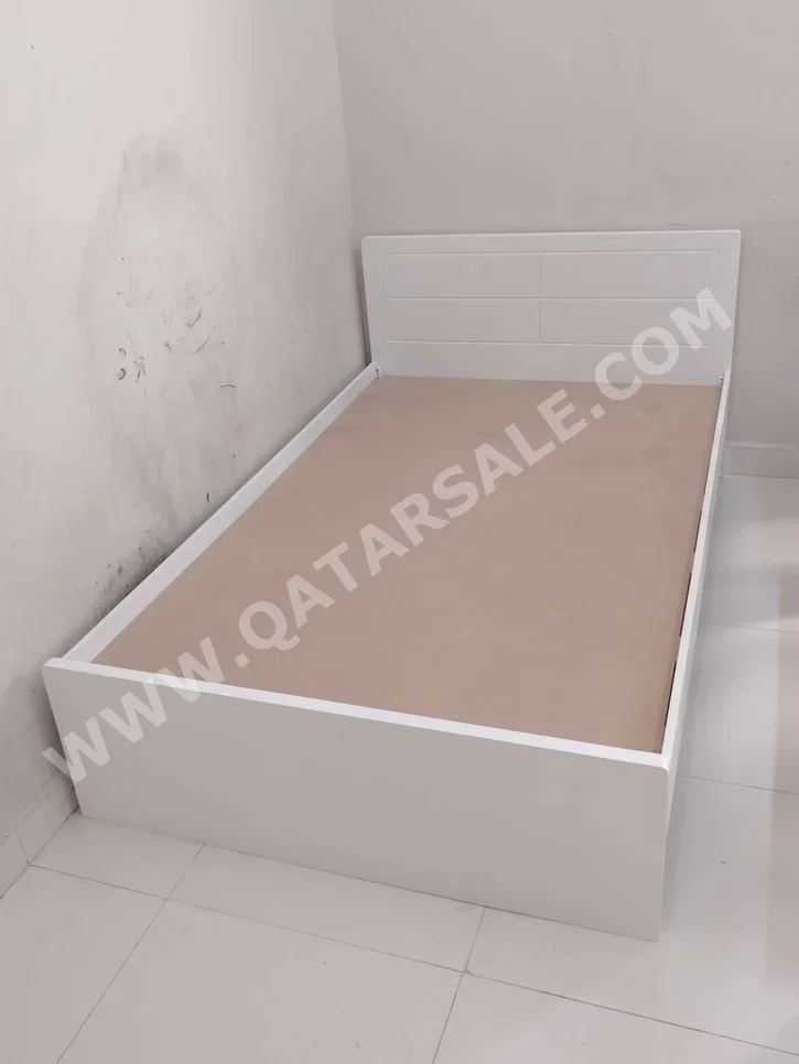 الأسّرة - فردي  - أبيض  - متضمنة المرتبة