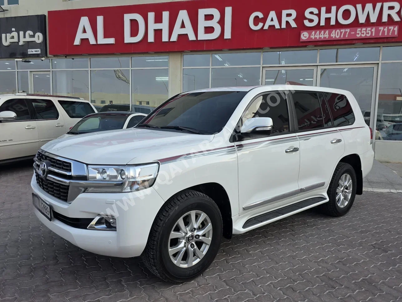 Toyota  Land Cruiser  GXR  2018  Automatic  270,000 Km  8 Cylinder  Four Wheel Drive (4WD)  SUV  White