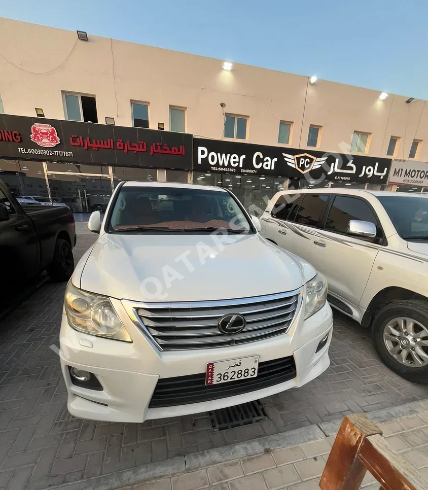 Lexus  LX  570  2011  Automatic  300,000 Km  8 Cylinder  Four Wheel Drive (4WD)  SUV  White