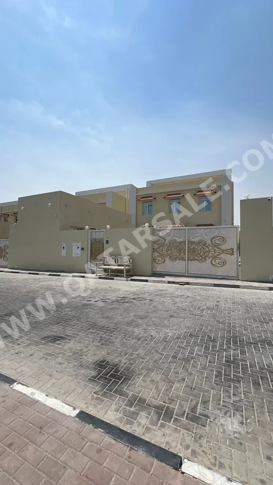 Service  - Not Furnished  - Umm Salal  - Izghawa  - 12 Bedrooms