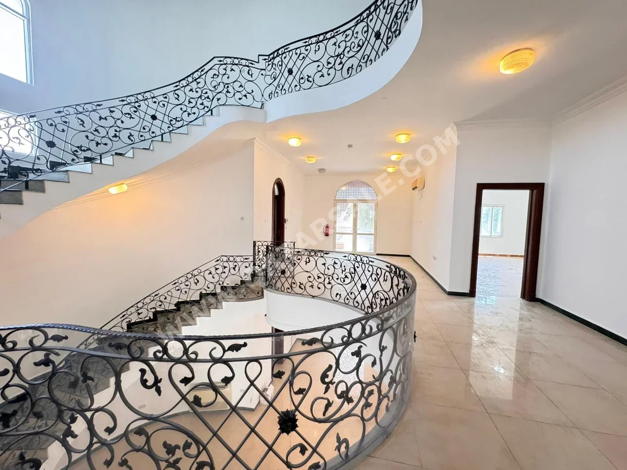 Family Residential  - Not Furnished  - Doha  - Legtaifiya  - 5 Bedrooms