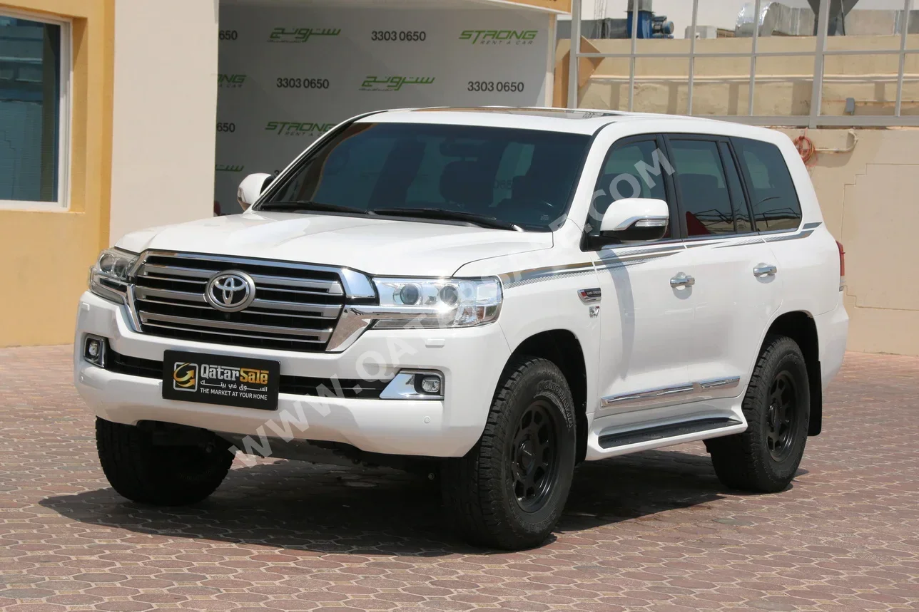 Toyota  Land Cruiser  VXR  2021  Automatic  55,000 Km  8 Cylinder  Four Wheel Drive (4WD)  SUV  White