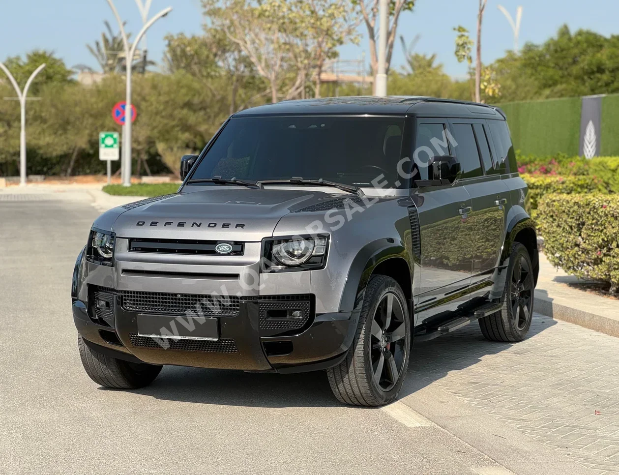 Land Rover  Defender  110 SE  2022  Automatic  79,000 Km  6 Cylinder  Four Wheel Drive (4WD)  SUV  Gray  With Warranty