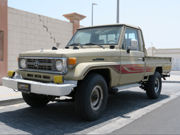 Toyota  Land Cruiser  LX  1997  Manual  175,572 Km  6 Cylinder  Four Wheel Drive (4WD)  Pick Up  Beige