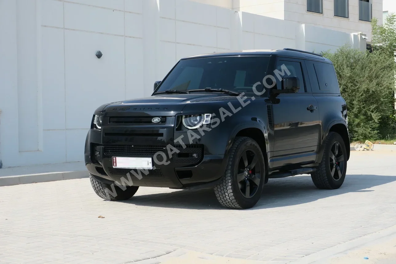 Land Rover  Defender  90 SE  2023  Automatic  39,000 Km  4 Cylinder  Four Wheel Drive (4WD)  SUV  Black  With Warranty