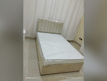 الأسّرة - فردي  - أبيض  - متضمنة المرتبة
