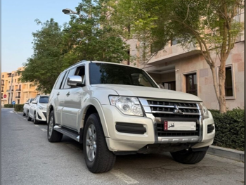 ميتسوبيشي  باجيرو  GLS  2019  اوتوماتيك  87,300 كم  6 سلندر  دفع رباعي  اس يو في  أبيض