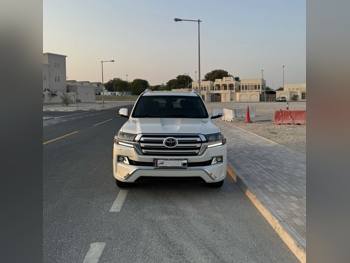 Toyota  Land Cruiser  GXR White Edition  2018  Automatic  39,000 Km  8 Cylinder  Four Wheel Drive (4WD)  SUV  Pearl
