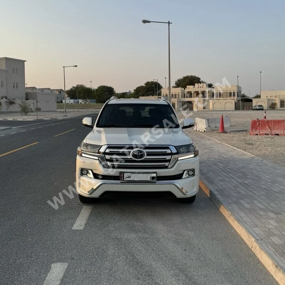 Toyota  Land Cruiser  GXR White Edition  2018  Automatic  39,000 Km  8 Cylinder  Four Wheel Drive (4WD)  SUV  Pearl
