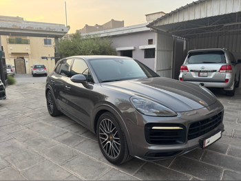 Porsche  Cayenne  S  2019  Automatic  87,000 Km  8 Cylinder  Four Wheel Drive (4WD)  SUV  Gray Metallic