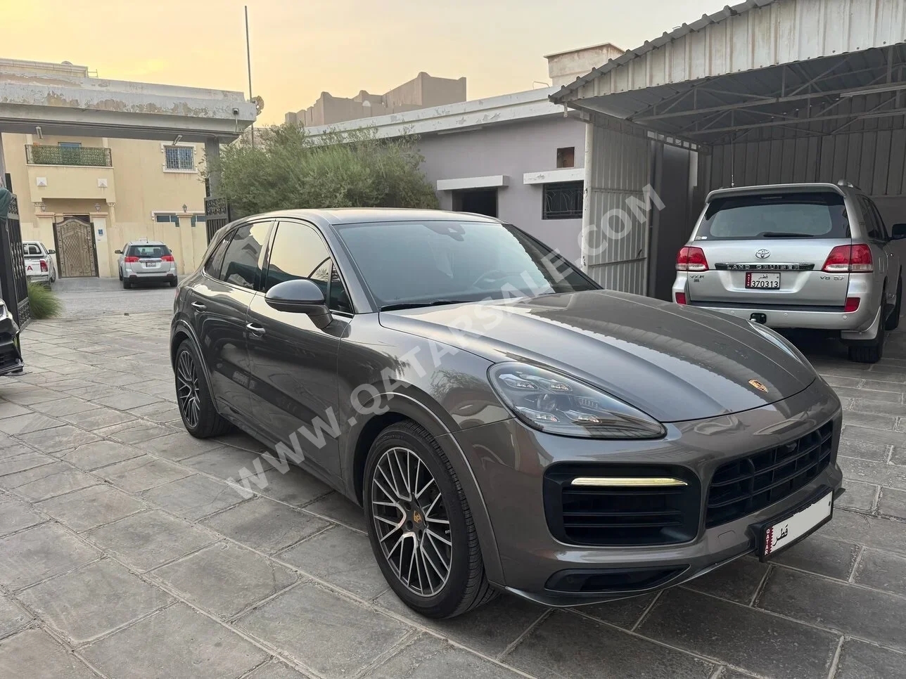 Porsche  Cayenne  S  2019  Automatic  86,000 Km  8 Cylinder  Four Wheel Drive (4WD)  SUV  Gray Metallic
