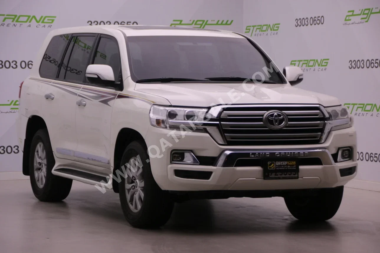 Toyota  Land Cruiser  GXR  2018  Automatic  190,000 Km  6 Cylinder  Four Wheel Drive (4WD)  SUV  White