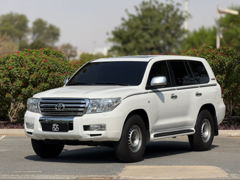 Toyota  Land Cruiser  VXR  2011  Automatic  309,000 Km  8 Cylinder  Four Wheel Drive (4WD)  SUV  White