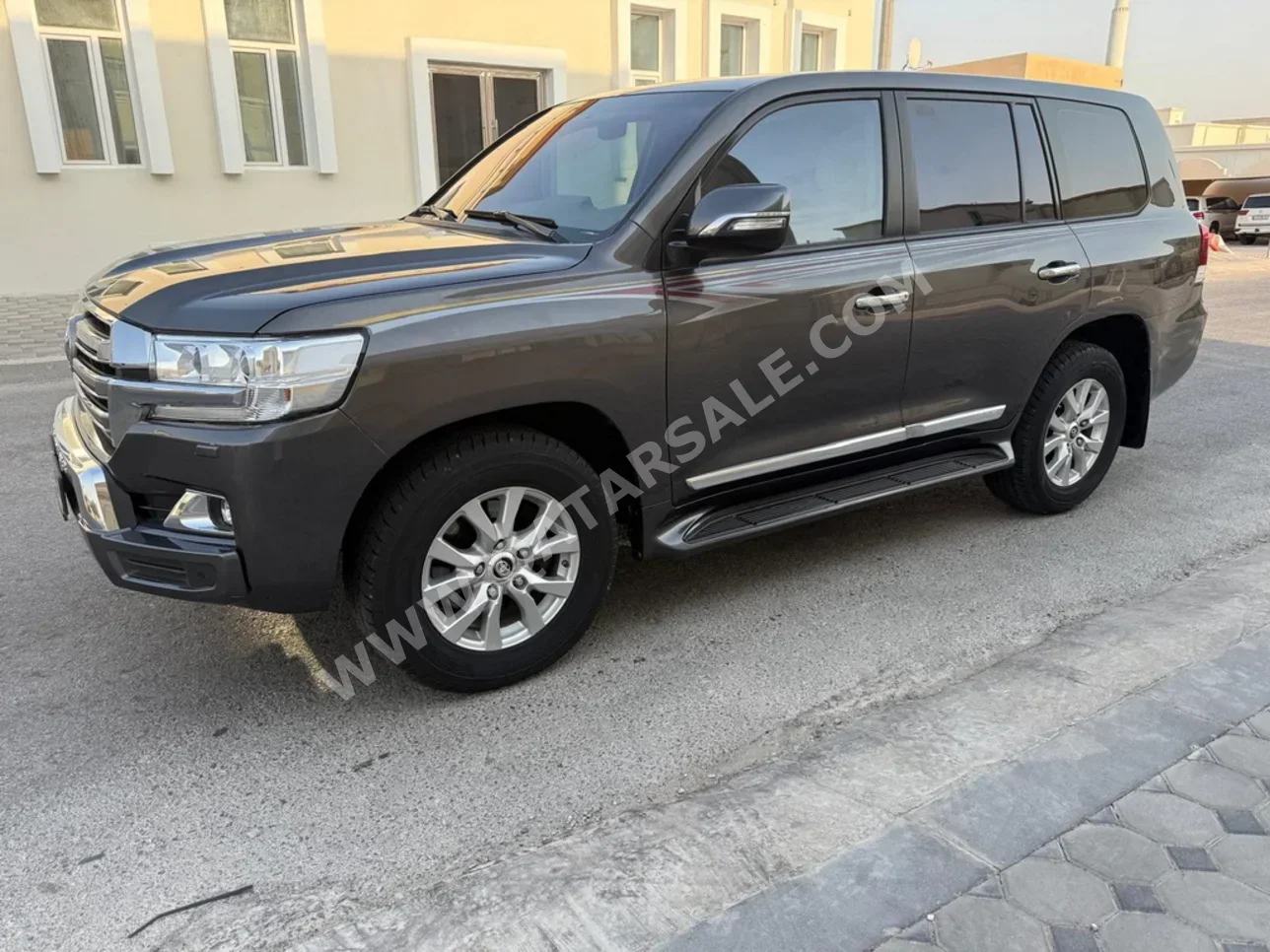 Toyota  Land Cruiser  GXR  2018  Automatic  100,000 Km  8 Cylinder  Four Wheel Drive (4WD)  SUV  Gray