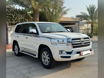 Toyota  Land Cruiser  GXR  2019  Automatic  174,000 Km  8 Cylinder  Four Wheel Drive (4WD)  SUV  White