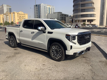 GMC  Sierra  Denali  2023  Automatic  45,000 Km  8 Cylinder  Four Wheel Drive (4WD)  Pick Up  White
