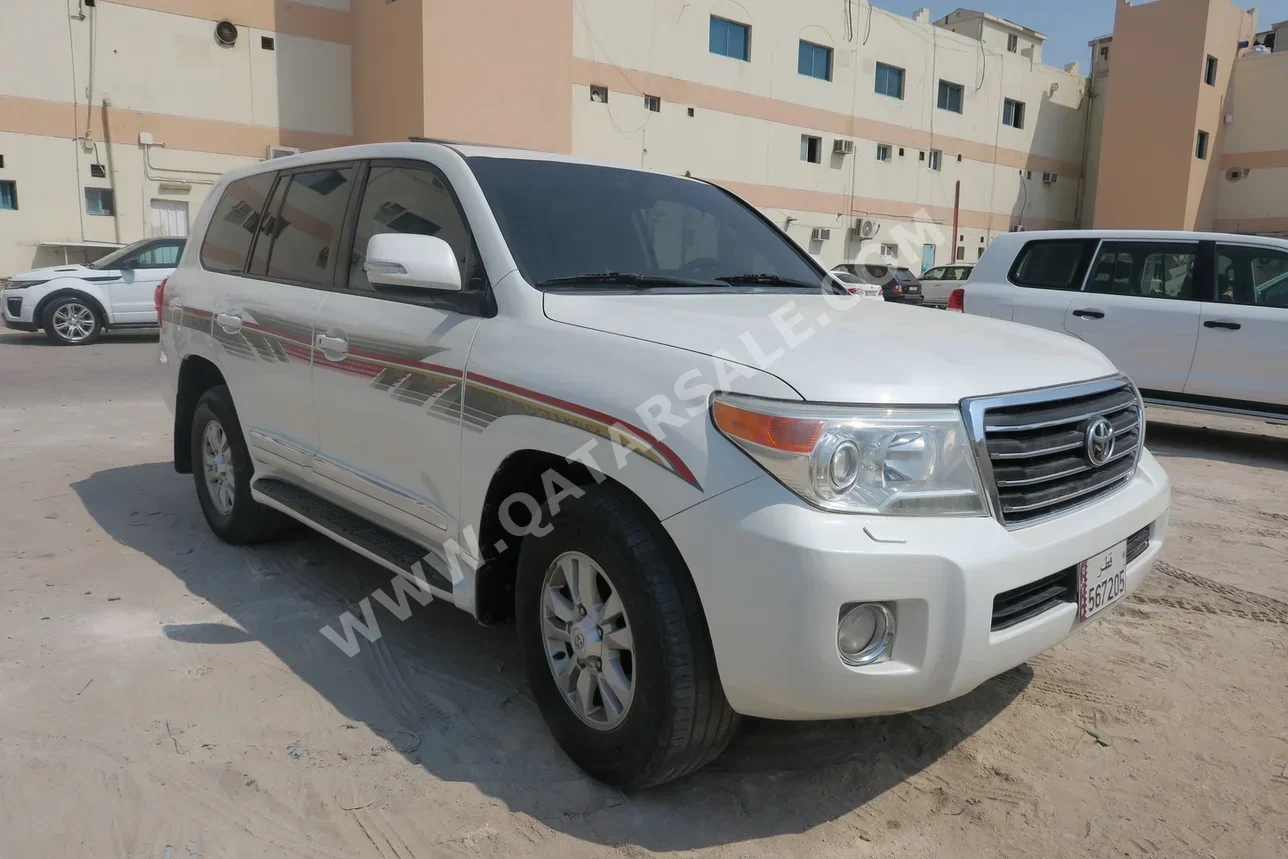Toyota  Land Cruiser  GXR  2013  Automatic  381,000 Km  6 Cylinder  Four Wheel Drive (4WD)  SUV  White