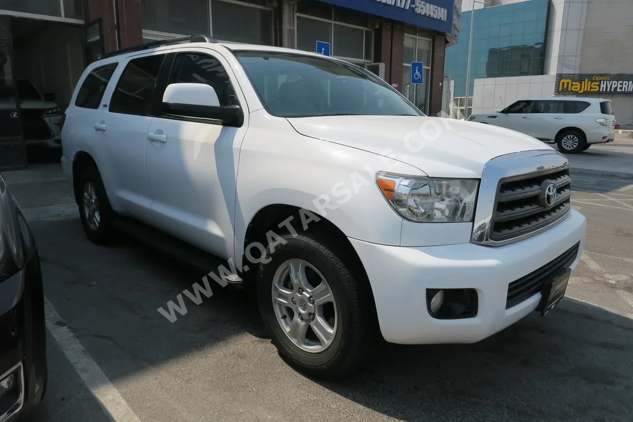 Toyota  Sequoia  2016  Automatic  136,000 Km  8 Cylinder  Four Wheel Drive (4WD)  SUV  White
